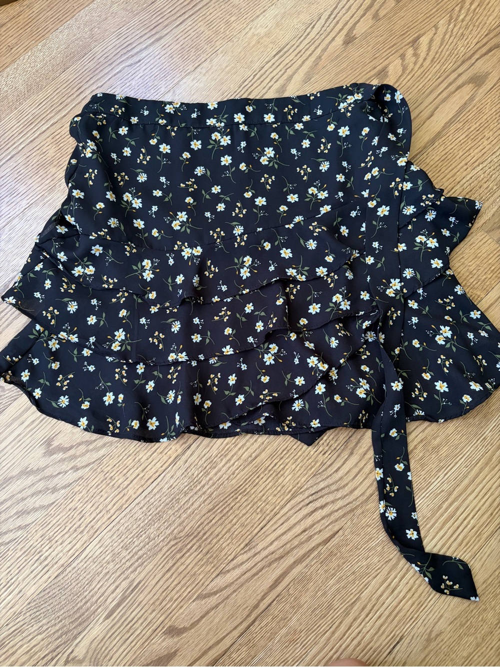 Blue Rain - black Floral Ruffled Wrap Mini Skirt. Size small